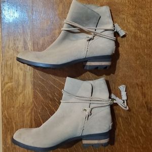 Womans Sorel Short Ankle Boots Waterproof Suede Size 9